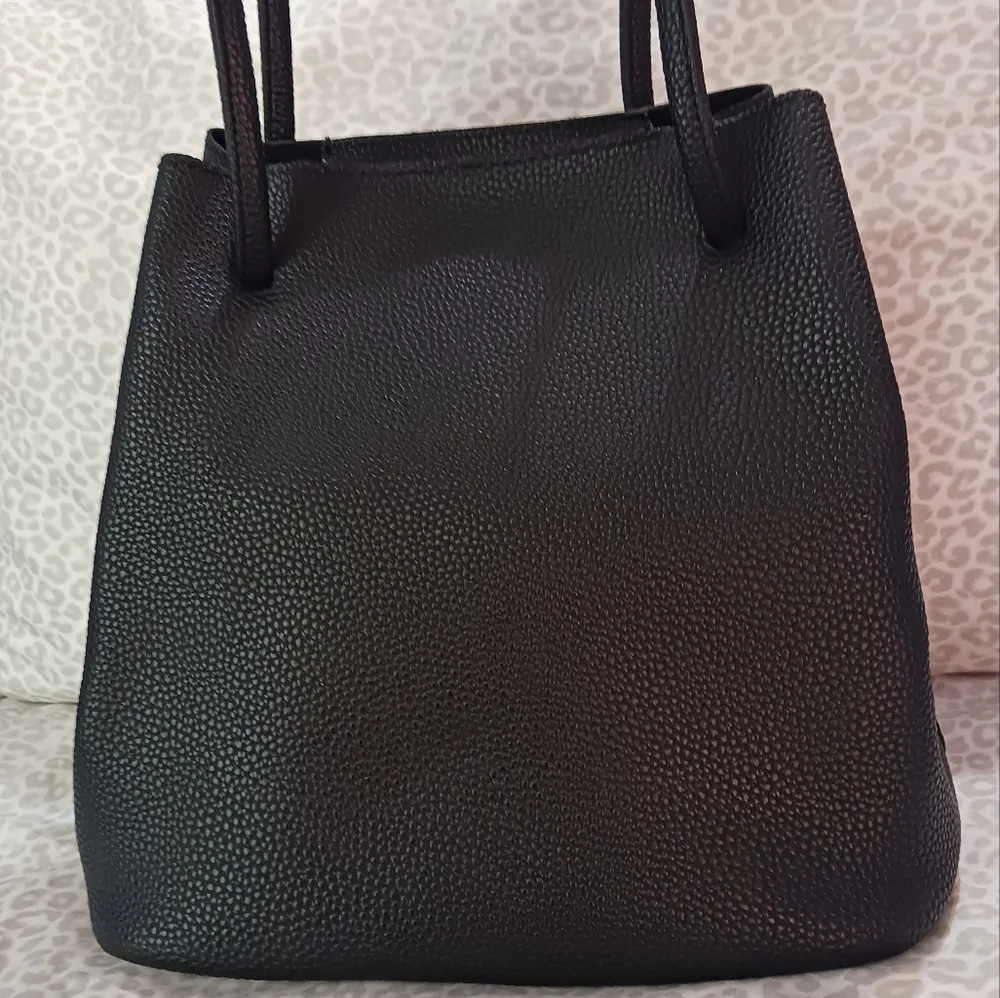 Vegan pebbled leather bucket bag and pouch NWOT - Picture 3 of 9
